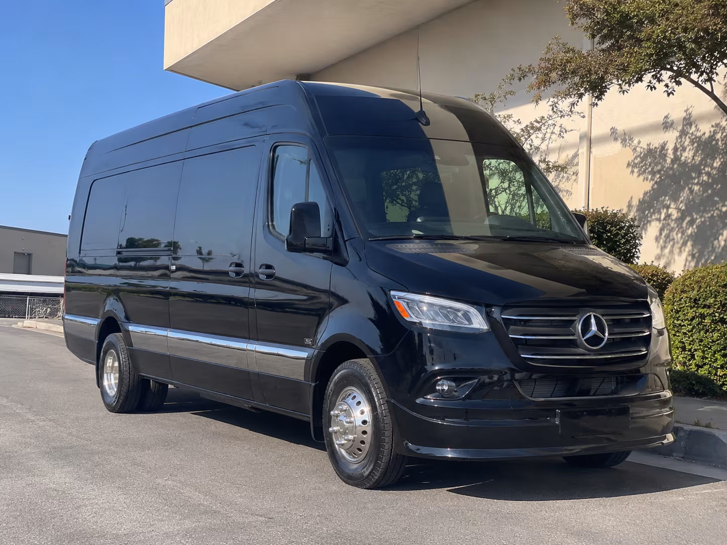 14 Passenger Sprinter Limo